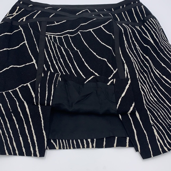 Ann Taylor Geometric Pattern Skirt (Black and White/Off White) Size 4P - Picture 10 of 16